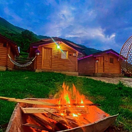 Gusinje Dedushi Guesthouse &Wood Cabins-Camping Place מראה חיצוני תמונה