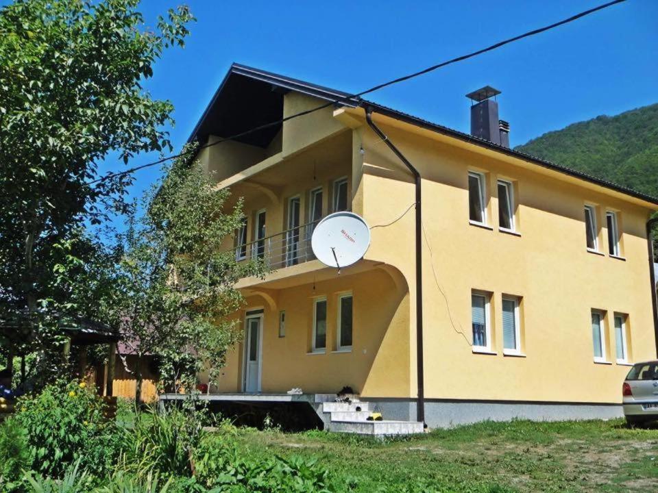 Gusinje Dedushi Guesthouse &Wood Cabins-Camping Place מראה חיצוני תמונה
