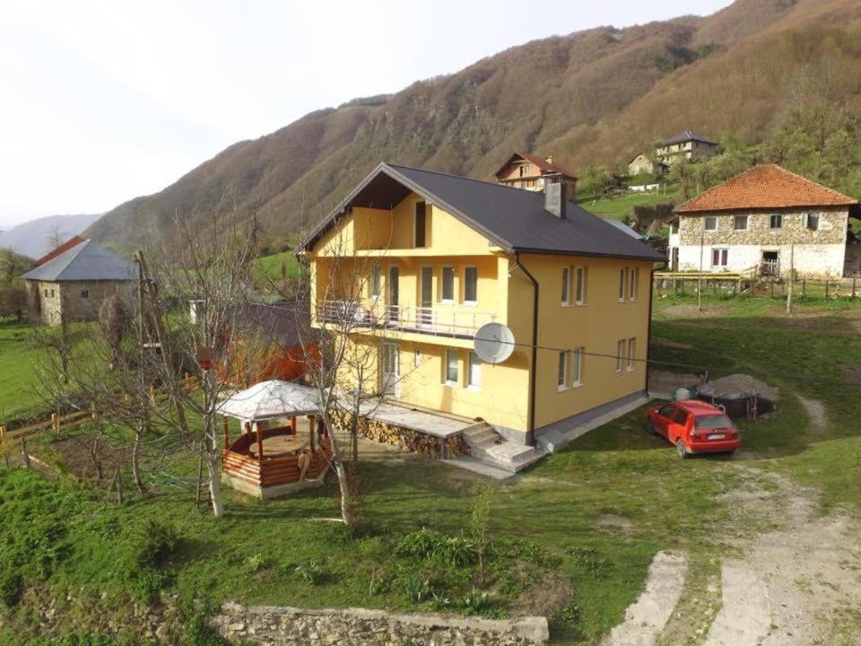 Gusinje Dedushi Guesthouse &Wood Cabins-Camping Place מראה חיצוני תמונה