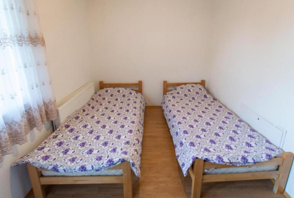 Gusinje Dedushi Guesthouse &Wood Cabins-Camping Place מראה חיצוני תמונה