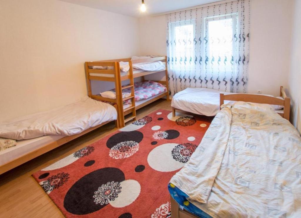 Gusinje Dedushi Guesthouse &Wood Cabins-Camping Place מראה חיצוני תמונה